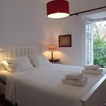 Casa Glicinias אובידוס
