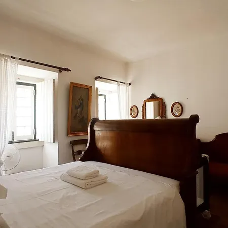 Casa Glicinias بيت للعطل Óbidos