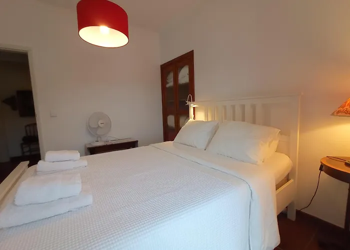 Casa Glicinias * オビドス