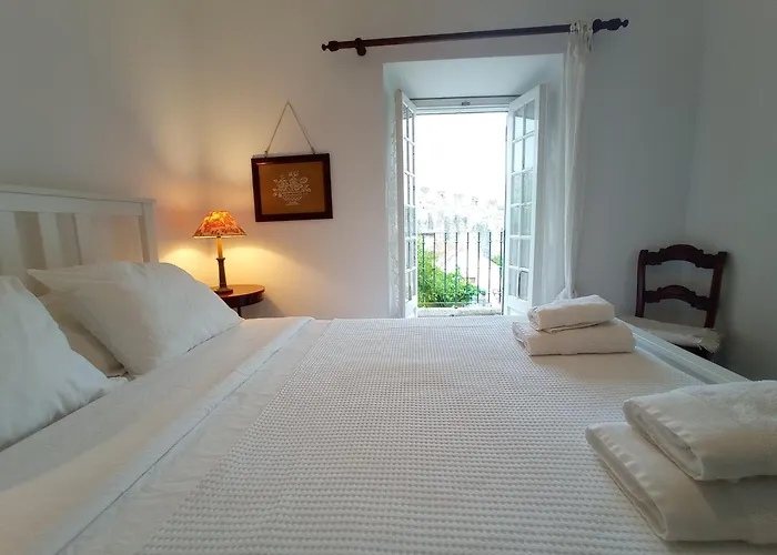 Casa Glicinias * オビドス